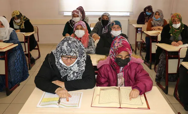 Yaşlı kadınların ve çocukların Kur'an-ı Kerim azmi imrendiriyor