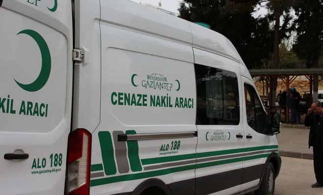 Çatıdan düşen işçi hayatını kaybetti