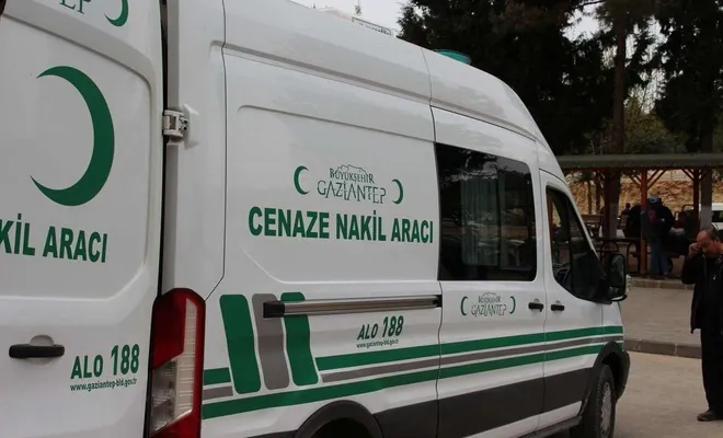 Tırın çarptığı motosikletteki genç kız hayatını kaybetti