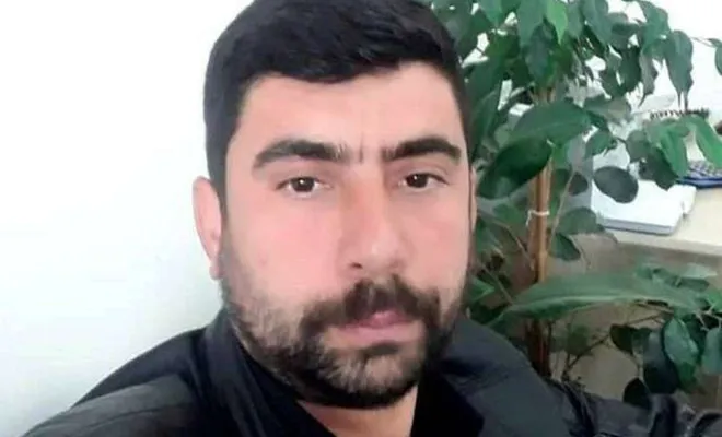 Bölmeye çalıştığı iş makinesinin parçası üzerine devrilen şahıs öldü