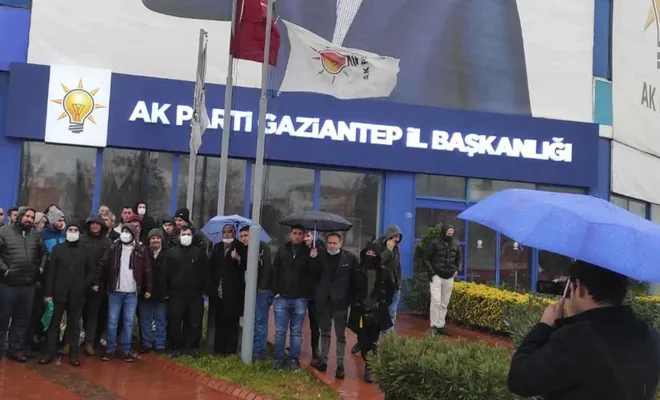 “Evim” mağdurları yağmur altında mağduriyetlerinin giderilmesini istedi