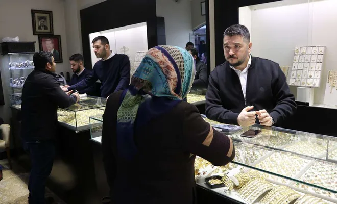 Altın fiyatlarındaki düşüş kuyumcuları hareketlendirdi