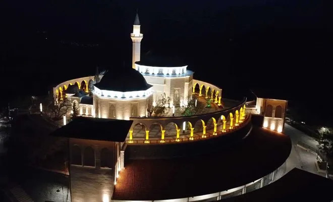 Hazreti Ukkaşe türbesi yeniden ziyarete açıldı