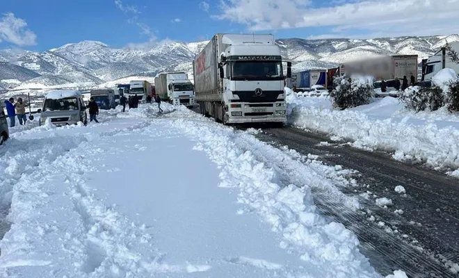 TAG Otoyolu yeniden ulaşıma kapandı