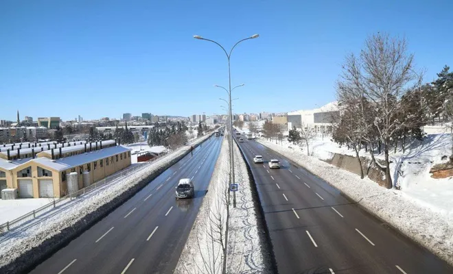 Gaziantep'te yoğun kar yağışı sonrası hayat normale dönüyor