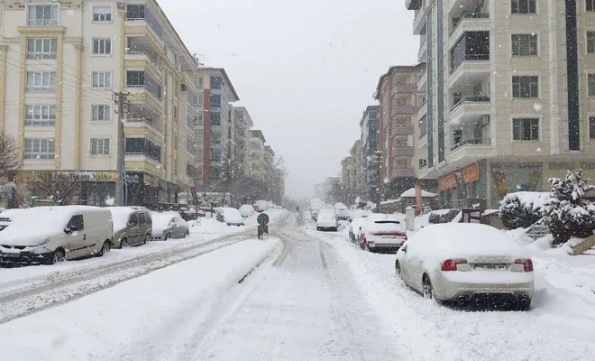 Gaziantep Valisi Gül’den yol kenarına bırakılan araçların kaldırılması çağrısı