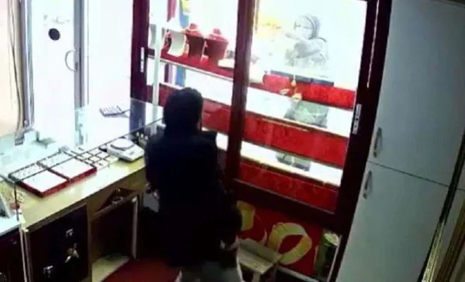 Kuyumcudan 500 bin liralık altın çalan şüphelilerden biri yakalandı