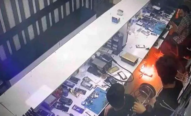 Gaziantep’te cep telefonu bataryasının patlama anı güvenlik kamerasında