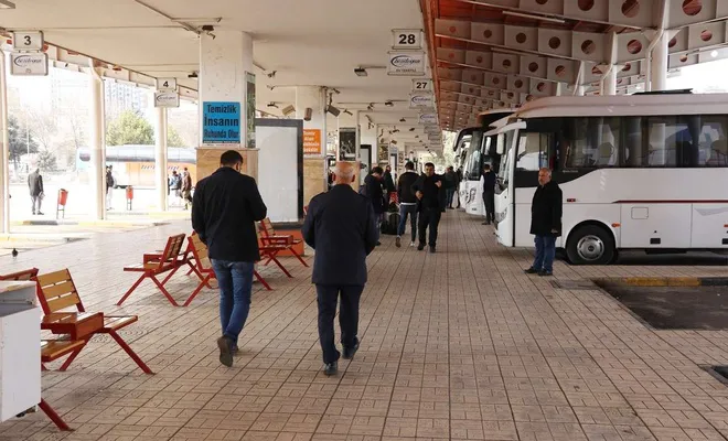 Akaryakıttaki artış şehirlerarası otobüs biletlerine zam olarak yansıdı