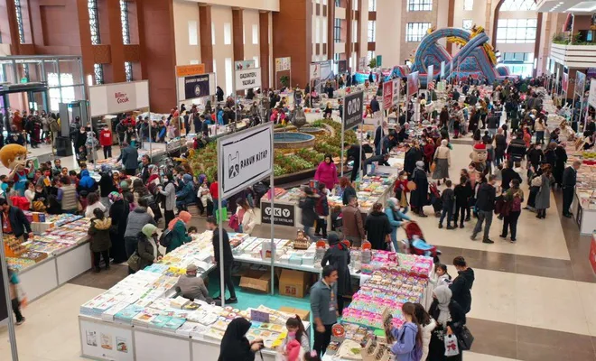 Gaziantep’teki “Okuyan Çocuk Şenliği Kitap Fuarı”na yoğun ilgi