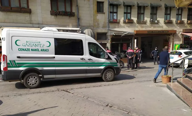 Polis memuru otel odasında ölü bulundu