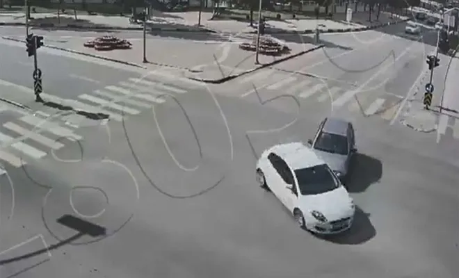 Dikkatsizlik ve kural ihlalleri sonucu meydana gelen kazalar kamerada