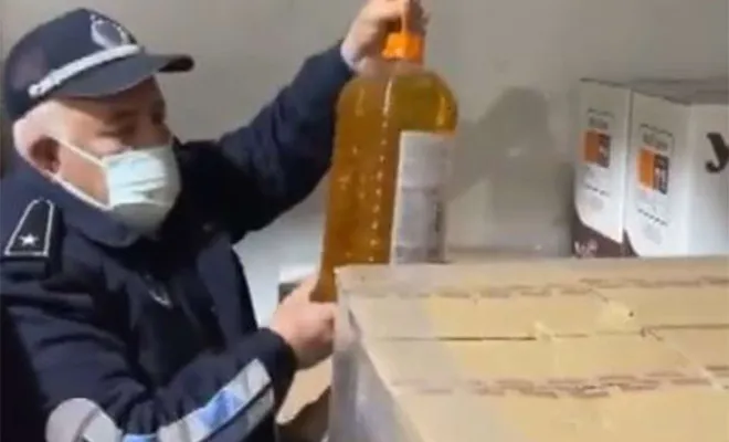 Gaziantep'te raflardan kaldırılan yağlar depolarda ele geçirildi