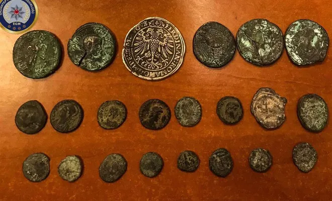 Tarihi eser operasyonunda 22 adet sikke ele geçirildi