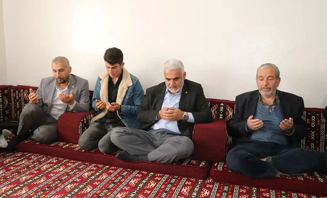 HÜDA PAR Genel Başkanı Yapıcıoğlu, Üstündağ ailesine taziyede bulundu