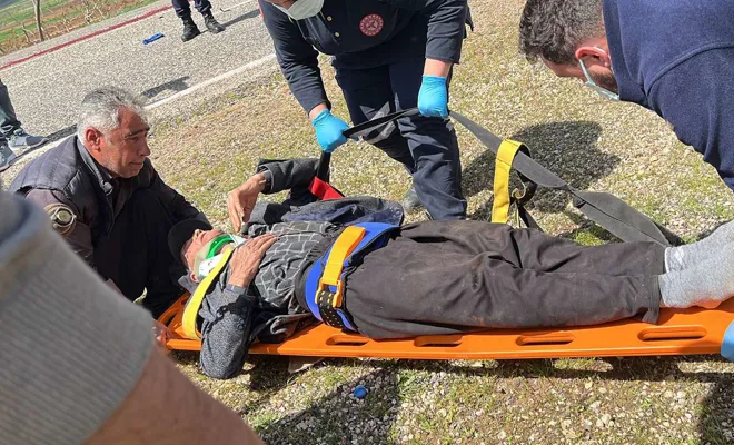 Gaziantep’te traktör ile hafif ticari araç çarpıştı: 4 yaralı 