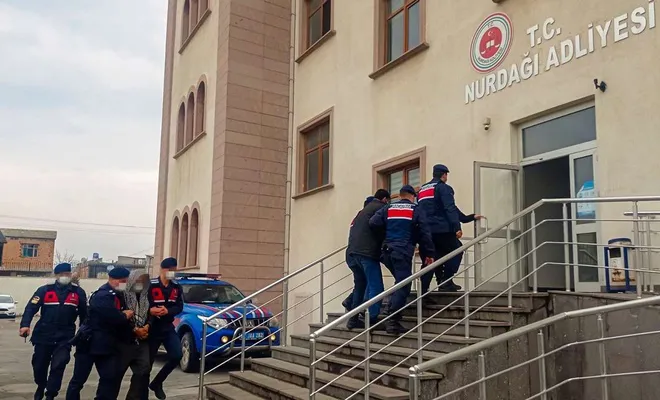 Gaziantep'te tarlalardaki elektrik trafolarını çalan 2 hırsız suçüstü yakalandı