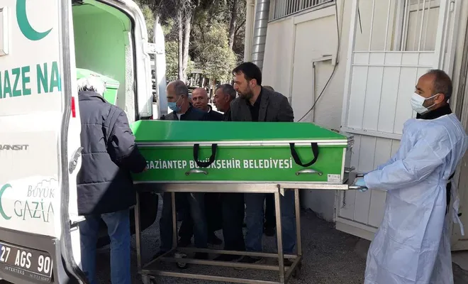 Ehliyetsiz genç otomobiliyle scooter kullanan genç, kızlara çarptı: Bir ölü bir yaralı