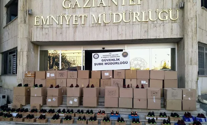 2 bin 944 adet taklit ayakkabı ele geçirildi