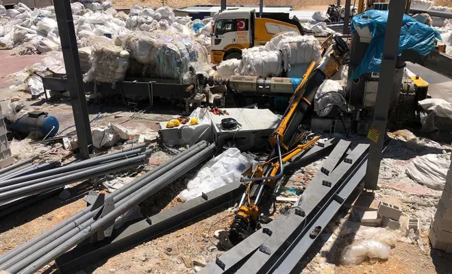 Çelik profiller işçilerin üzerine düştü: 1 ölü, 1 ağır yaralı
