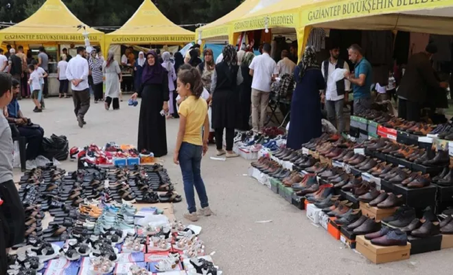 Gaziantep Umut Kervanı tarafından düzenlenen kermese halktan yoğun ilgi