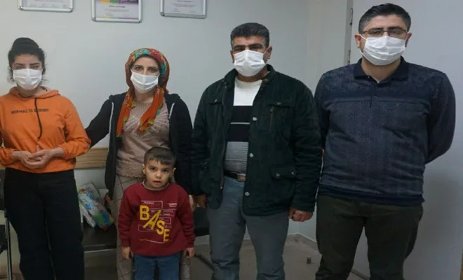 Eli yanan genç kıza başarılı operasyon