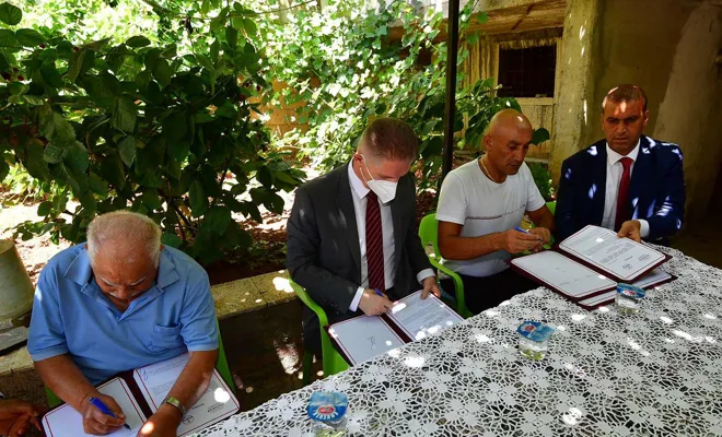 Aktoprak Mahallesi’ne yaptırılacak okul için protokol imza töreni düzenlendi. 