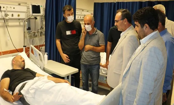 HÜDA PAR heyeti kazada yaralananları hastanede ziyaret etti