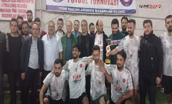 Sağlıkçıların halı saha turnuvasında kazanan dostluk oldu