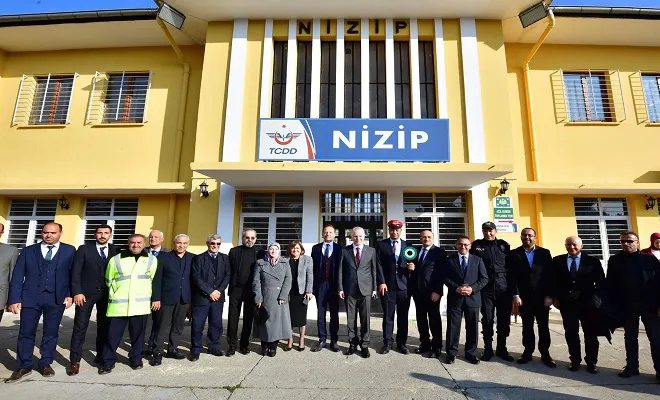 Vali Davut Gül ve Başkan Şahin, Nizip’e Raybüs ile geçti