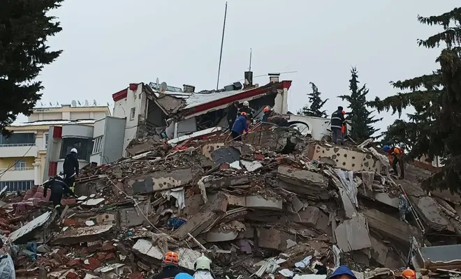 Enkaz alanında çalışanların Kur’an-ı Kerim hassasiyeti