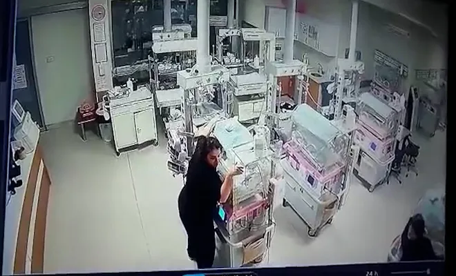 Deprem anında yeni doğan yoğun bakım ünitesinde hemşirelerden örnek davranış