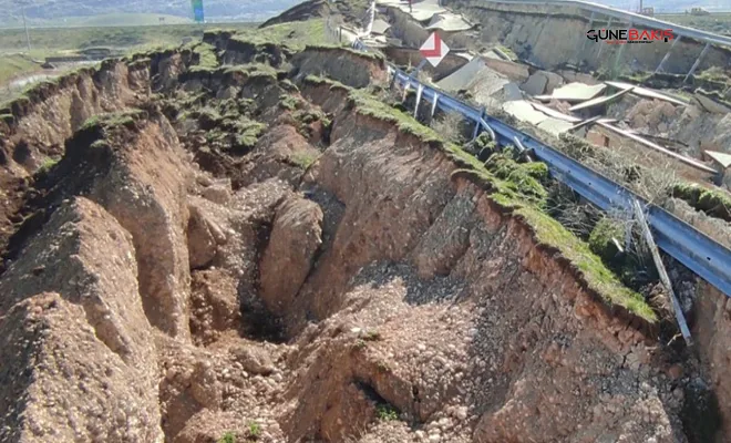 Deprem, karayollarını da yerle bir etti