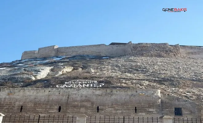 Depremde tarihi Gaziantep kalesi de yıkıldı