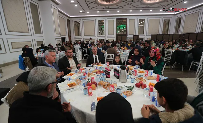 Başkan Tahmazoğlu umre’ye giden öğrenciler ve aileleri ile iftarda bir araya geldi
