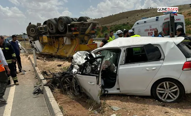 Otomobil ile kamyon kafa kafaya çarpıştı: Bir ölü, bir yaralı