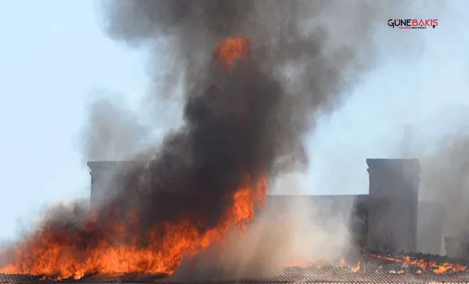 Evin çatısında çıkan yangın söndürüldü