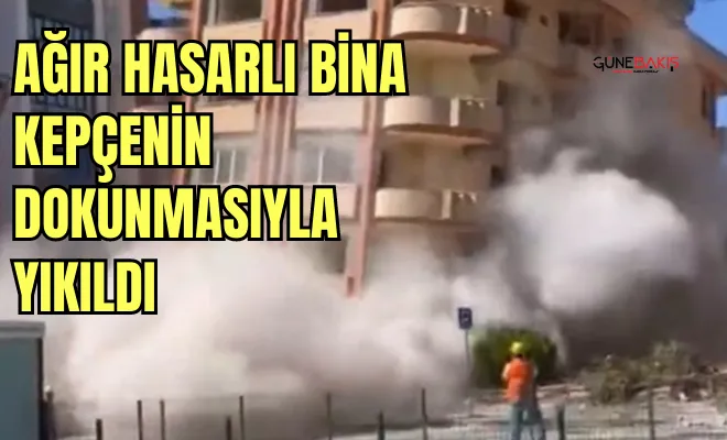 Ağır hasarlı bina kepçenin dokunmasıyla yıkıldı