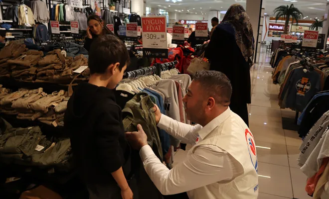Yetimler Vakfı, Gaziantep'te yetim çocukları giydirdi
