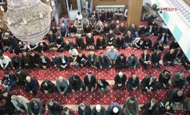 Gaziantep'te bayram namazında camiler doldu taştı