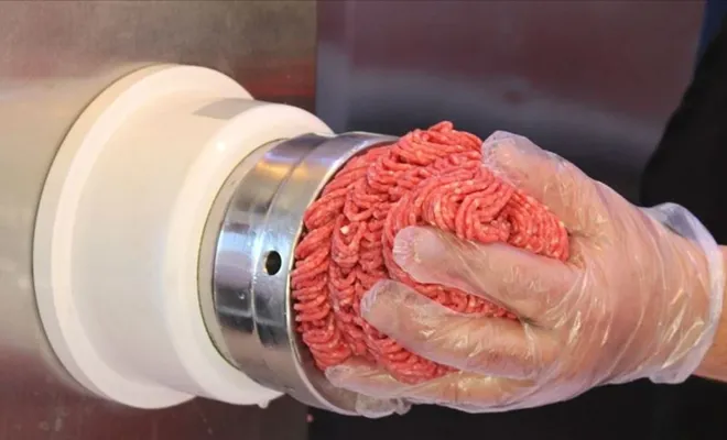 Gaziantep’te kıymaya at ve eşek eti karıştıran işletme bakanlık tarafından ifşalandı. 