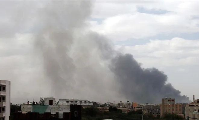 İşgalci İsrail’in Yemen’deki saldırılarında 35 şehit, 131 yaralı