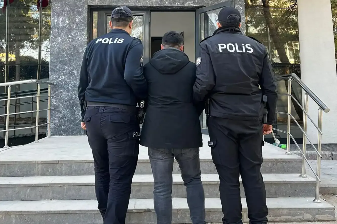 Yetimler Vakfı Gaziantep Temsilciliği kandil münasebetiyle kımızı ve beyaz et dağıtımı gerçekleştirdi