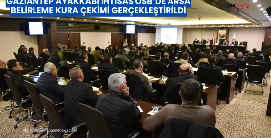 Kamu-Sen’e bağlı sendikalar Gaziantep Defterdarlığı önünde maaş zamlarını protesto etti