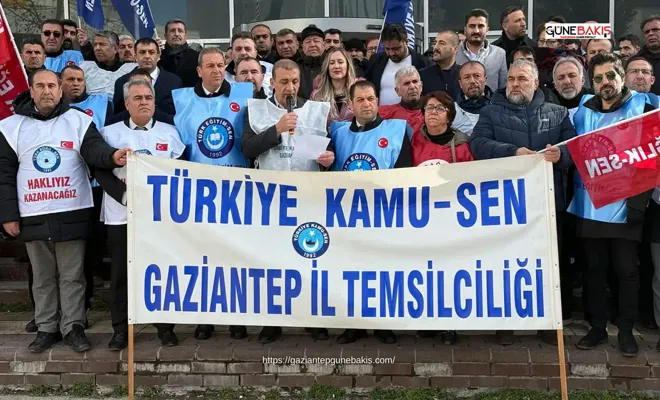 Kamu-Sen’e bağlı sendikalar Gaziantep Defterdarlığı önünde maaş zamlarını protesto etti