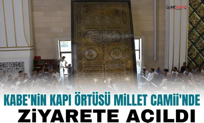 Kabe'nin kapı örtüsü Millet Camii'nde ziyarete açıldı